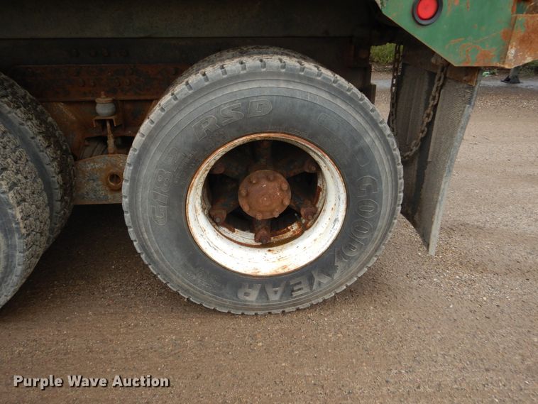 image for item FT9107 1994 Ford L8000  dump truck