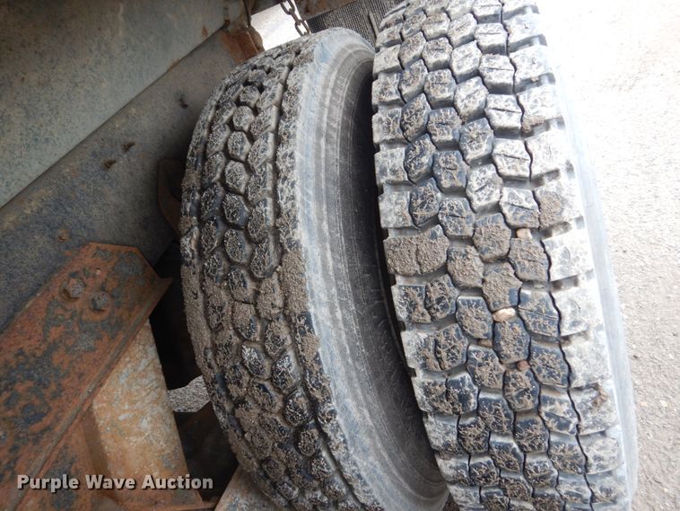 image for item FT9107 1994 Ford L8000  dump truck