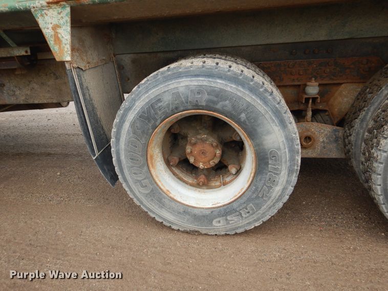 image for item FT9107 1994 Ford L8000  dump truck