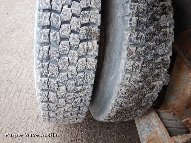 image for item FT9107 1994 Ford L8000  dump truck