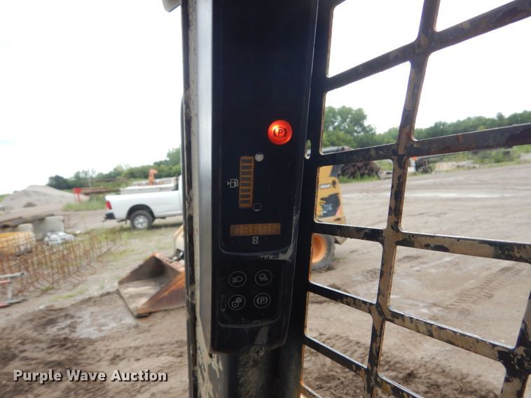 image for item FT9111 2005 Case 445  skid steer loader