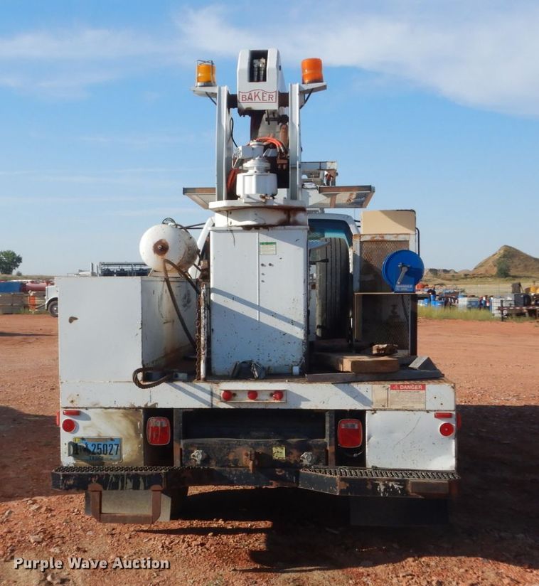 image for item FT9123 2000 GMC C6500  bucket truck