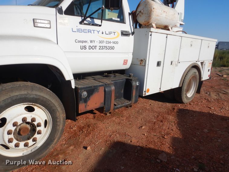 image for item FT9123 2000 GMC C6500  bucket truck
