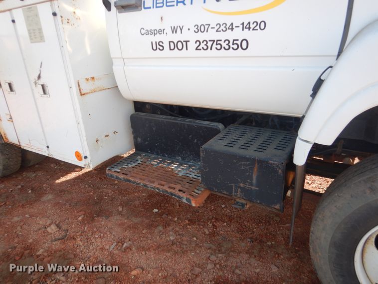 image for item FT9123 2000 GMC C6500  bucket truck