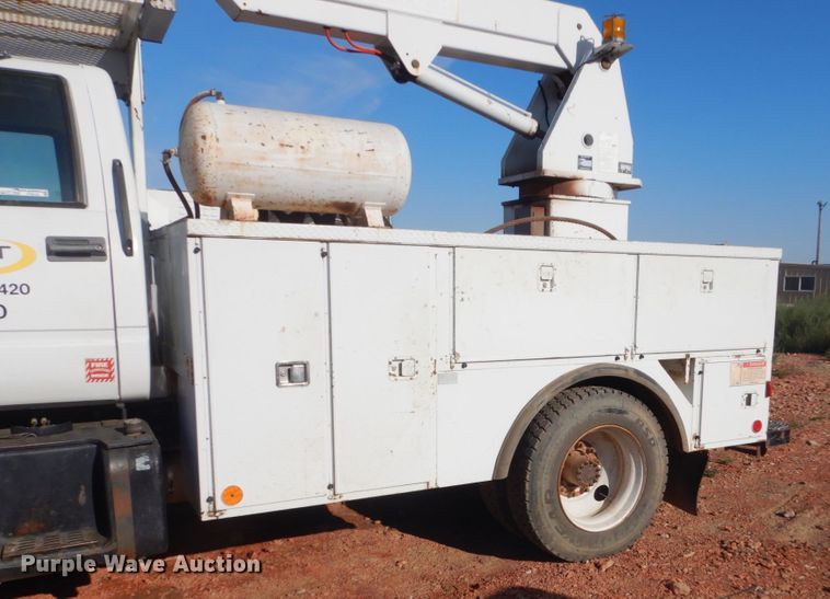 image for item FT9123 2000 GMC C6500  bucket truck