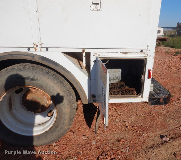 image for item FT9123 2000 GMC C6500  bucket truck