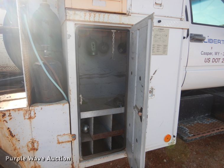 image for item FT9123 2000 GMC C6500  bucket truck