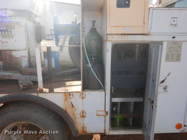 image for item FT9123 2000 GMC C6500  bucket truck