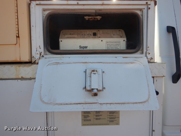 image for item FT9123 2000 GMC C6500  bucket truck