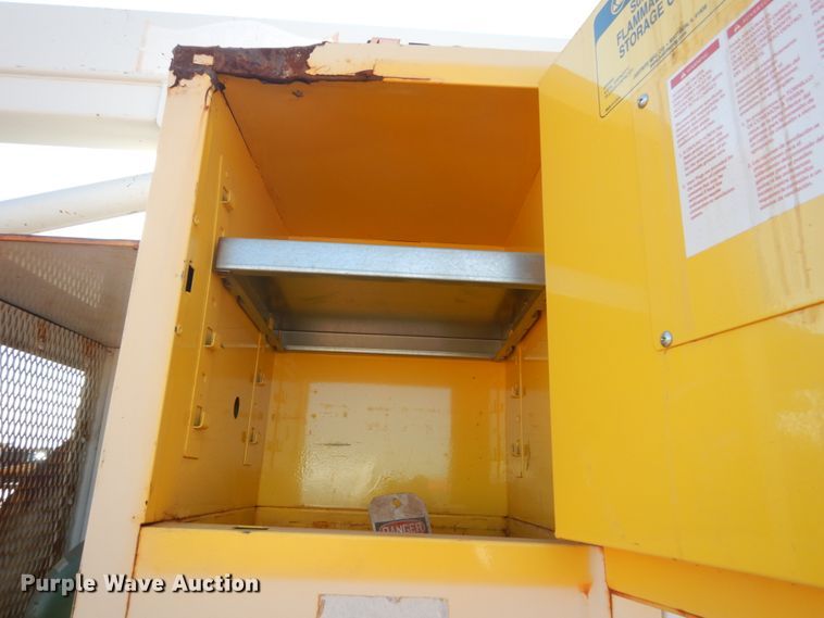 image for item FT9123 2000 GMC C6500  bucket truck