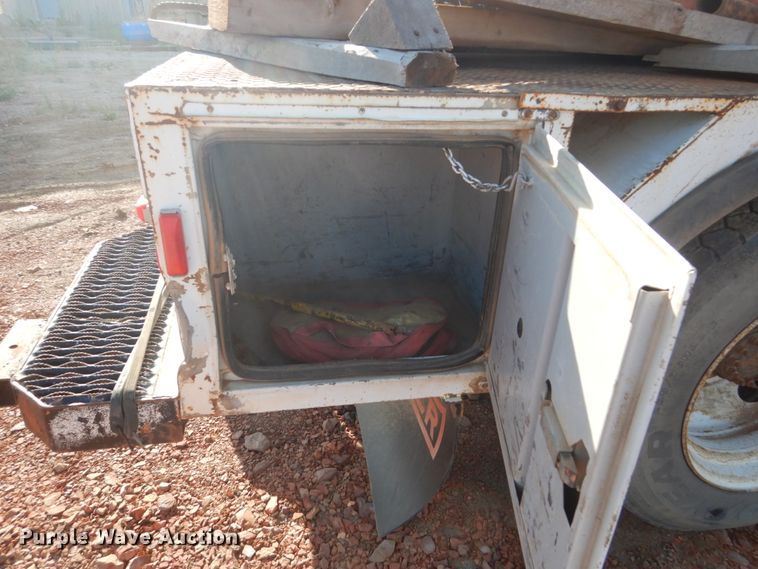 image for item FT9123 2000 GMC C6500  bucket truck