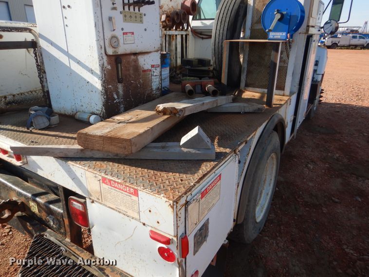 image for item FT9123 2000 GMC C6500  bucket truck