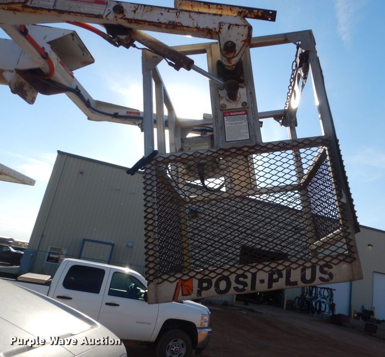 image for item FT9123 2000 GMC C6500  bucket truck