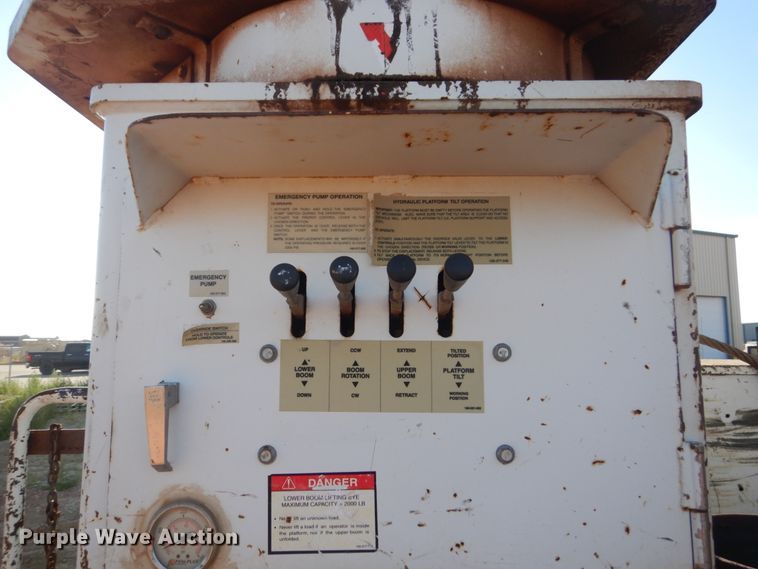 image for item FT9123 2000 GMC C6500  bucket truck