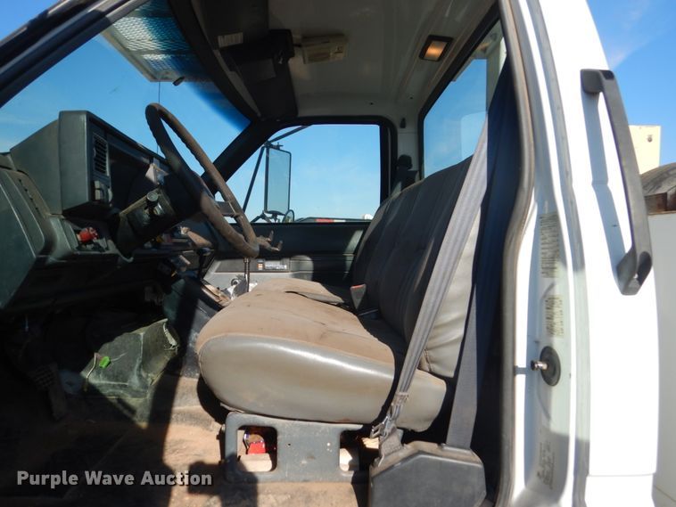 image for item FT9123 2000 GMC C6500  bucket truck