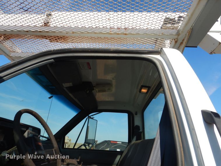 image for item FT9123 2000 GMC C6500  bucket truck