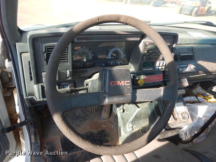 image for item FT9123 2000 GMC C6500  bucket truck