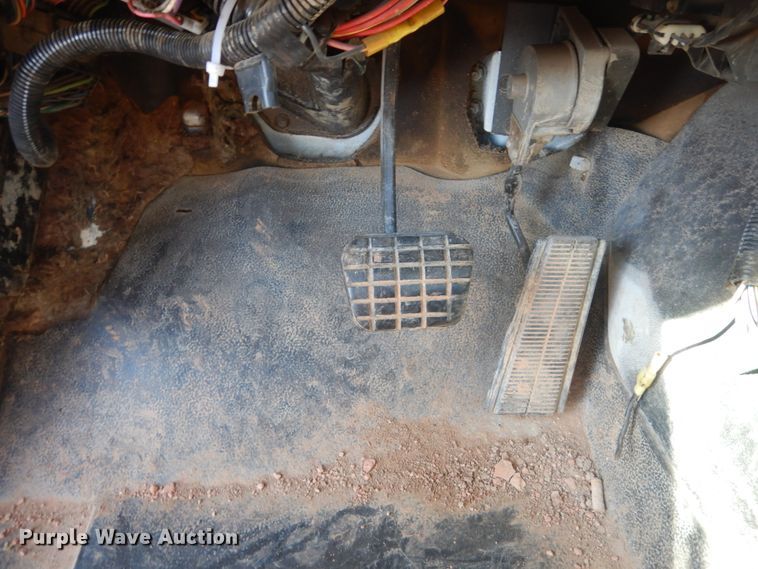 image for item FT9123 2000 GMC C6500  bucket truck