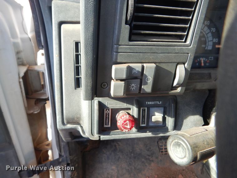 image for item FT9123 2000 GMC C6500  bucket truck