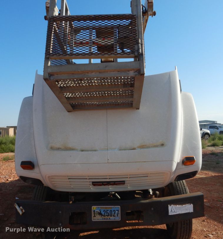 image for item FT9123 2000 GMC C6500  bucket truck