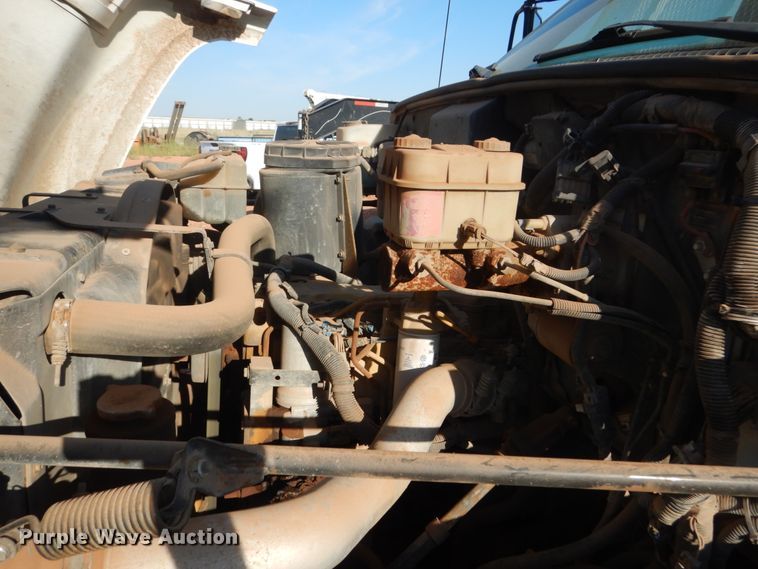 image for item FT9123 2000 GMC C6500  bucket truck