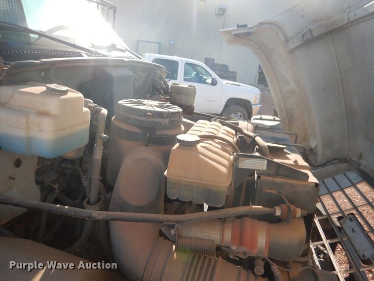 image for item FT9123 2000 GMC C6500  bucket truck