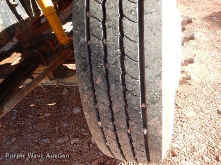 image for item FT9123 2000 GMC C6500  bucket truck