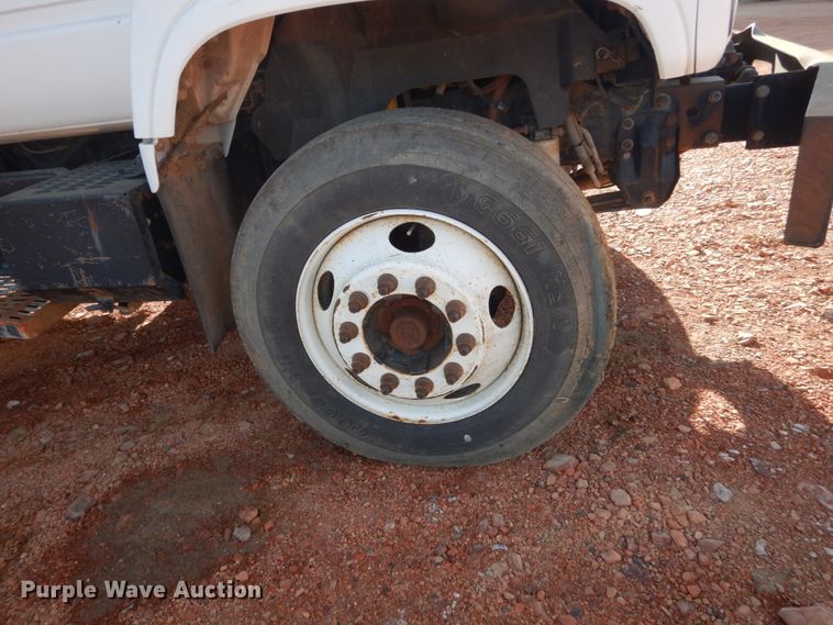 image for item FT9123 2000 GMC C6500  bucket truck