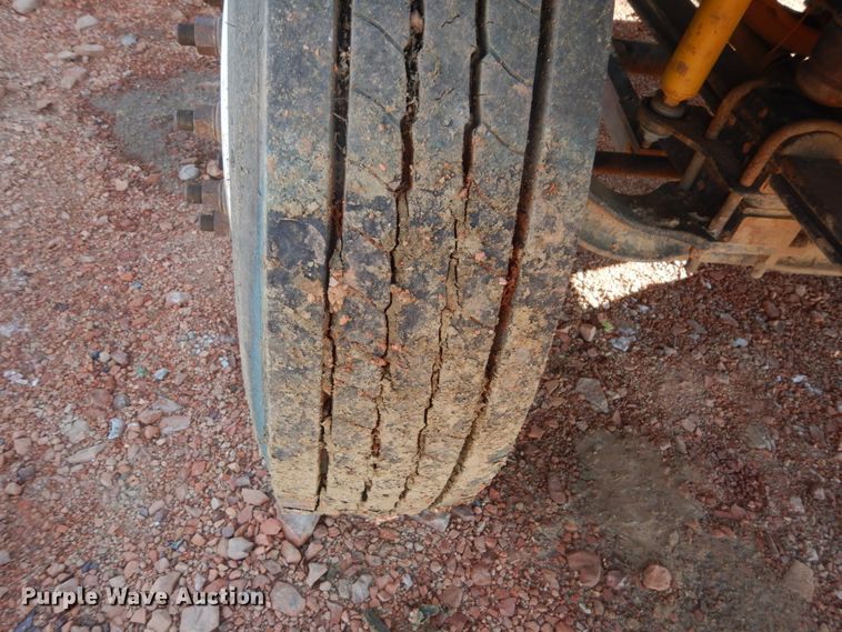 image for item FT9123 2000 GMC C6500  bucket truck