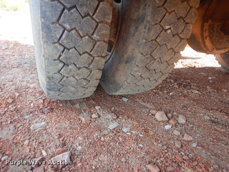 image for item FT9123 2000 GMC C6500  bucket truck