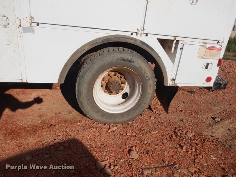 image for item FT9123 2000 GMC C6500  bucket truck