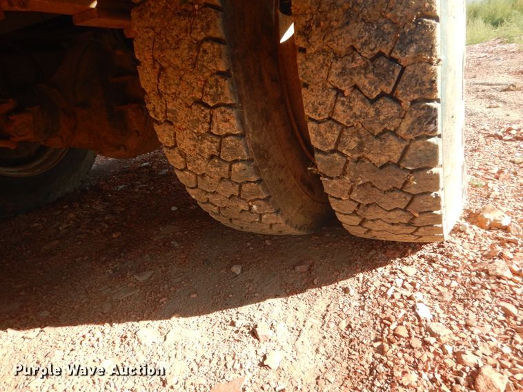 image for item FT9123 2000 GMC C6500  bucket truck