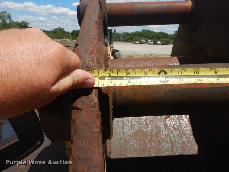 image for item FY9138 GP 72"W excavator bucket