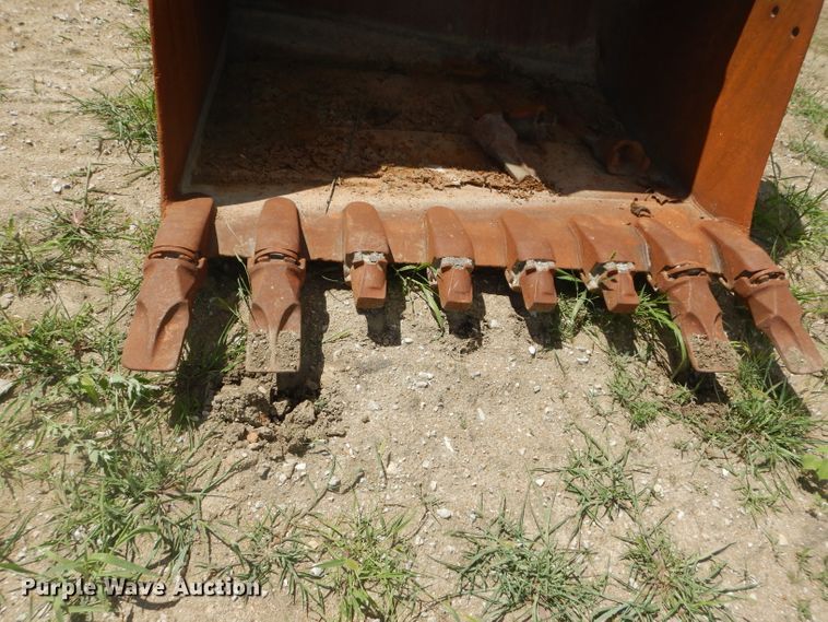 image for item FY9138 GP 72"W excavator bucket