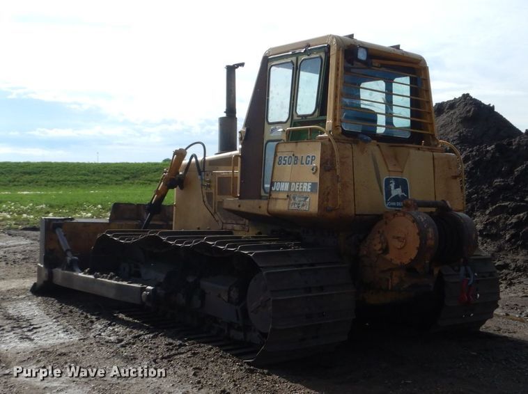 image for item GA9151 1995 John Deere 850B LGP  dozer