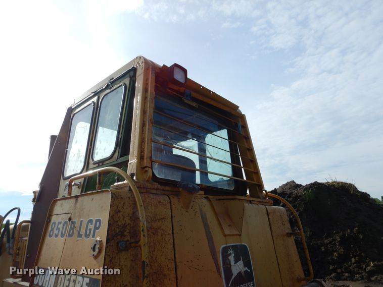 image for item GA9151 1995 John Deere 850B LGP  dozer