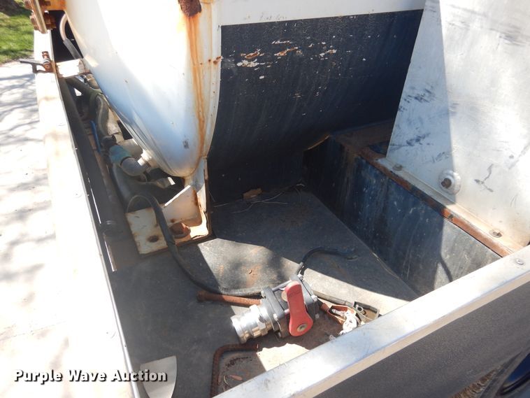 image for item GE9372 2008 Sterling Bullet vacuum truck