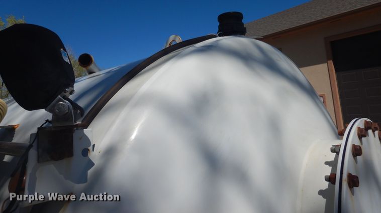 image for item GE9372 2008 Sterling Bullet vacuum truck