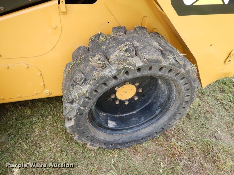 image for item GL9759 2012 Caterpillar 272D  skid steer loader