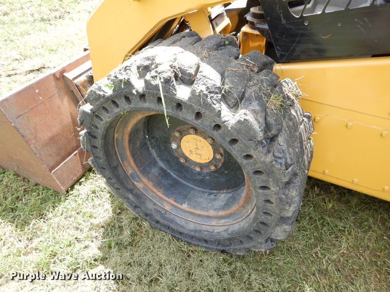 image for item GL9759 2012 Caterpillar 272D  skid steer loader