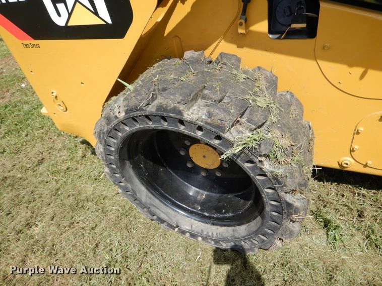 image for item GL9759 2012 Caterpillar 272D  skid steer loader