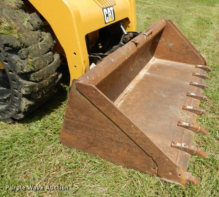 image for item GL9759 2012 Caterpillar 272D  skid steer loader