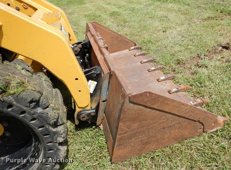 image for item GL9759 2012 Caterpillar 272D  skid steer loader