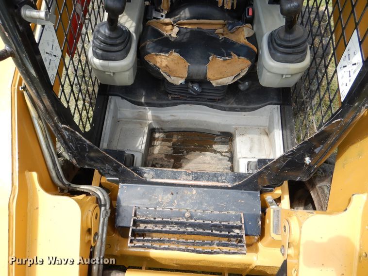 image for item GL9759 2012 Caterpillar 272D  skid steer loader