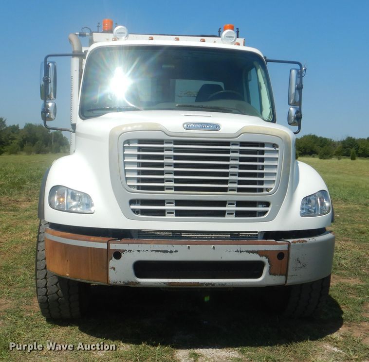 image for item GM9121 2008 Freightliner Business Class M2  dump truck