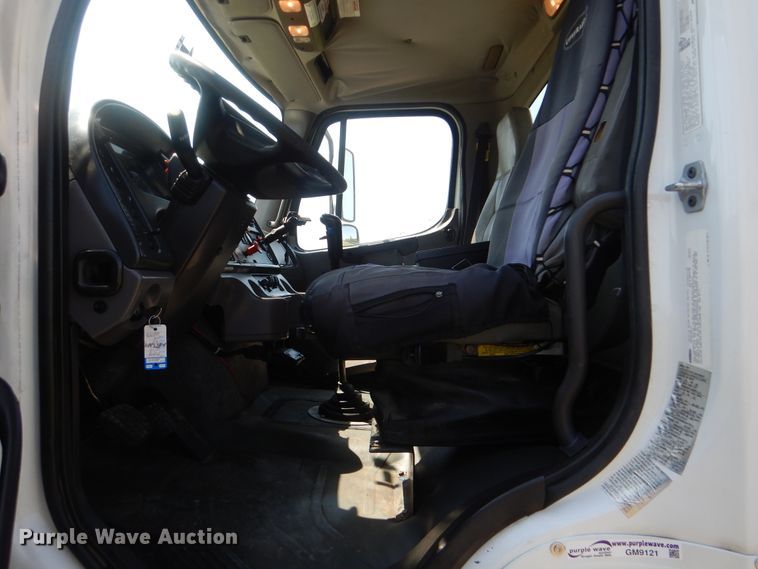 image for item GM9121 2008 Freightliner Business Class M2  dump truck