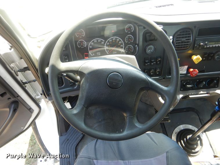 image for item GM9121 2008 Freightliner Business Class M2  dump truck