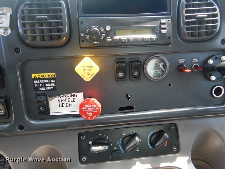 image for item GM9121 2008 Freightliner Business Class M2  dump truck