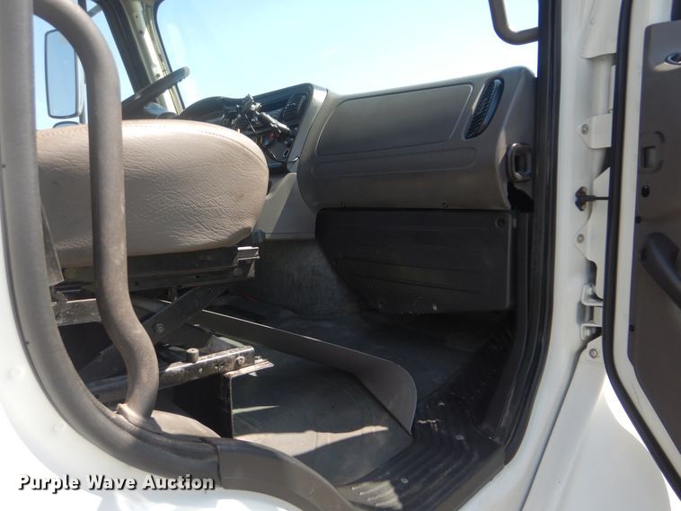 image for item GM9121 2008 Freightliner Business Class M2  dump truck