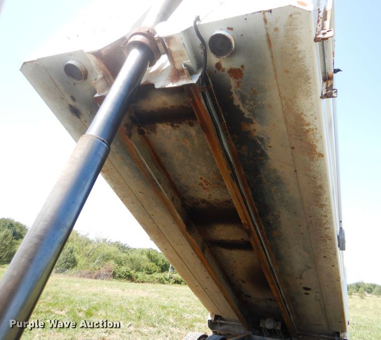 image for item GM9121 2008 Freightliner Business Class M2  dump truck